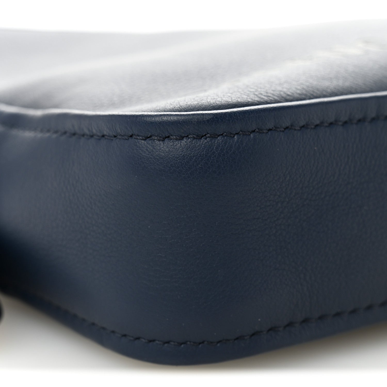 Calfskin Triangle Pouch M Bleu Canopee